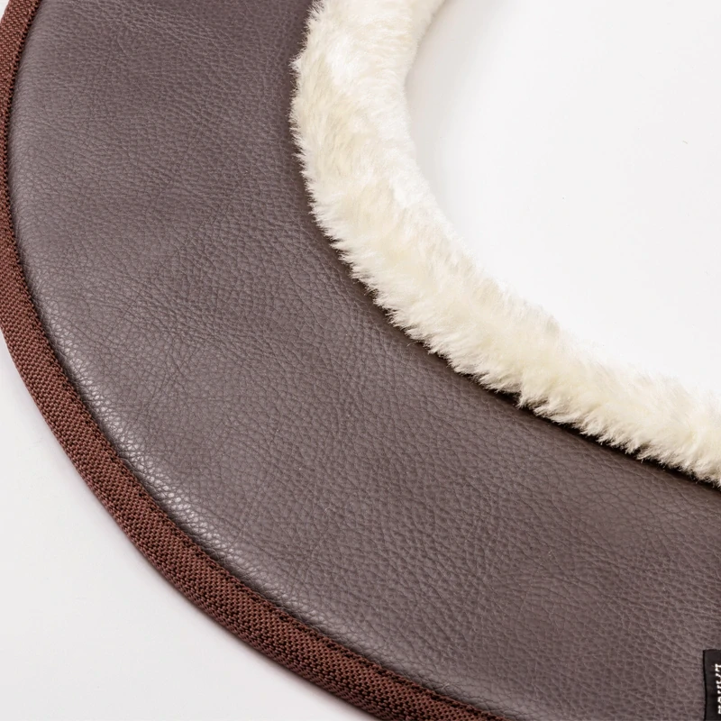 Zvony lemované umělou kožešinou